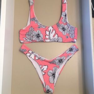 Floral print pink bikini set!